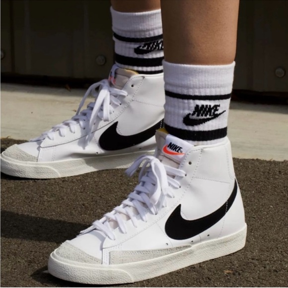 Nike Women’s Blazer Mid 77 Shoes - Picture 9 of 9